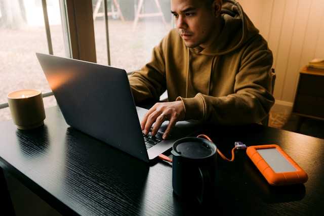 Rivermate | 15 Benefits of Hiring Contractors