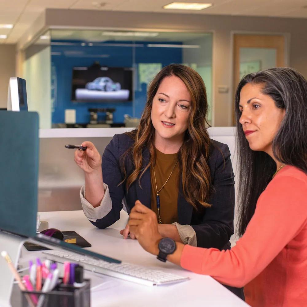 Rivermate | Women in the office