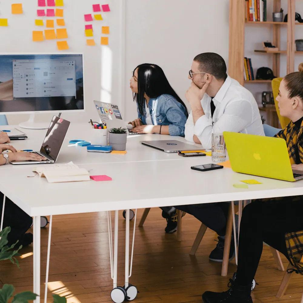 Rivermate | Teamwork process in the office
