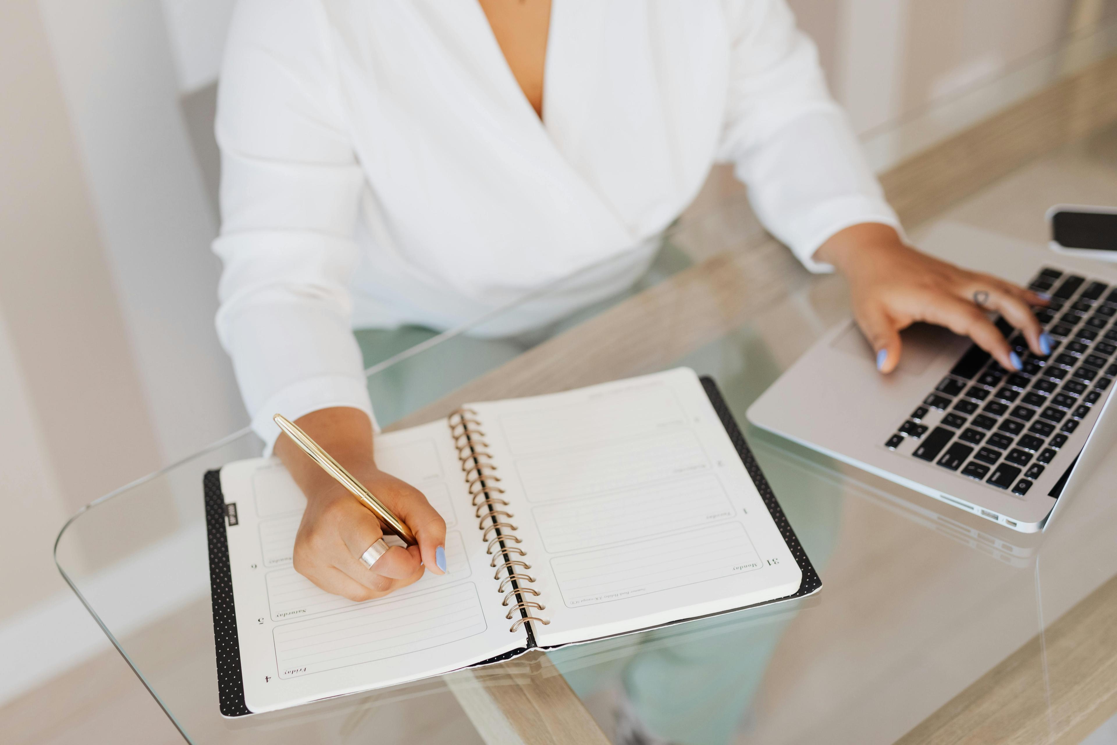Rivermate | EOR vs. DIY Global Hiring: What’s Better for Your Business?