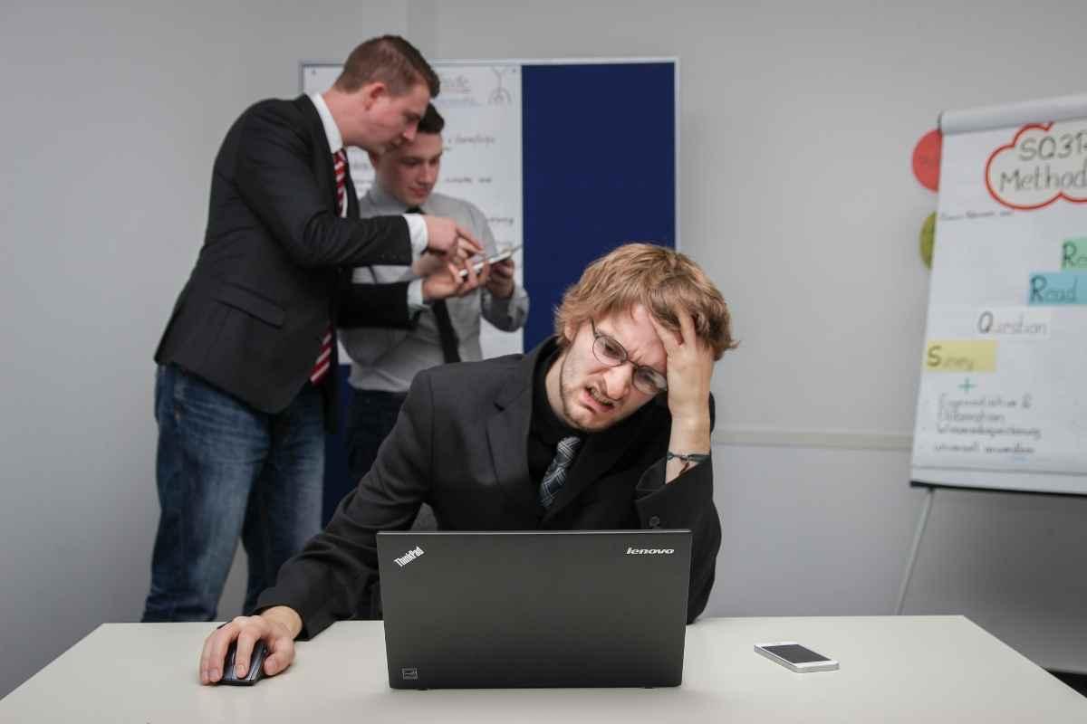 Rivermate | Reconociendo el agotamiento de los empleados: Una guía completa