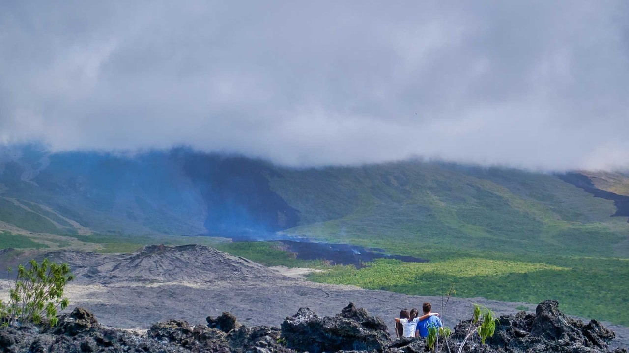 Réunion employer of record services - Professional landscape and business environment